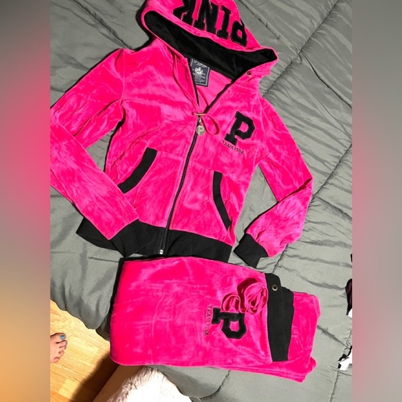 Authentic VS Sweatsuit one of a kind - Picture 12 of 15